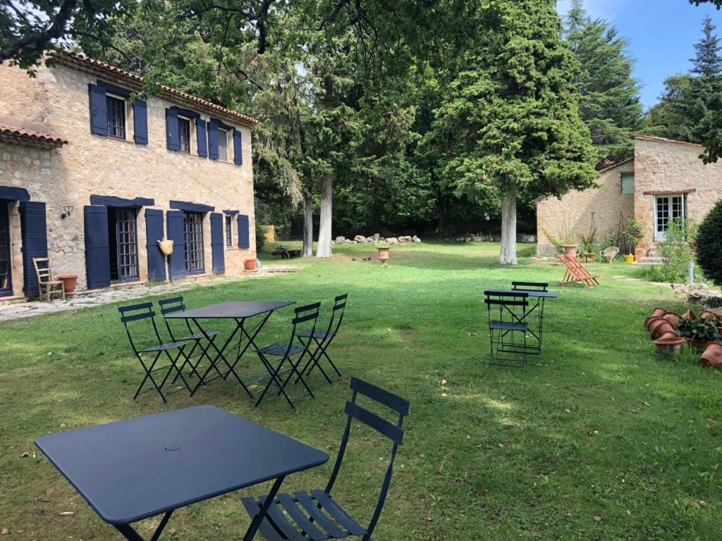 Ferme Le Pavillon Bed and Breakfast Bargemon Exteriör bild